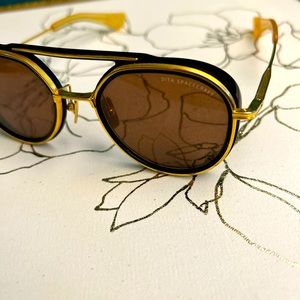 Dita spacecraft sunglasses. Men’s or woman’s fit. THE REAl DEAL! Very stylish.